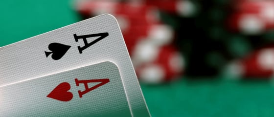 Jak hrát Ultimate Texas Hold 'em online